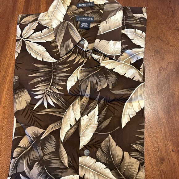 St John’s Bay L Hawaiian Shirt - Picture 2 of 3